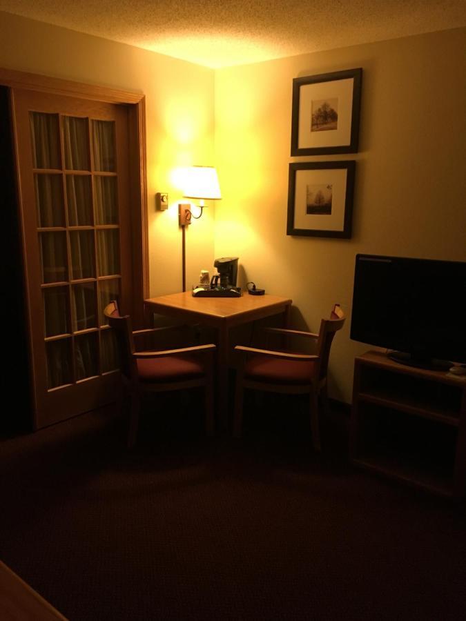 Moose Lake Lodge & Suites Εξωτερικό φωτογραφία