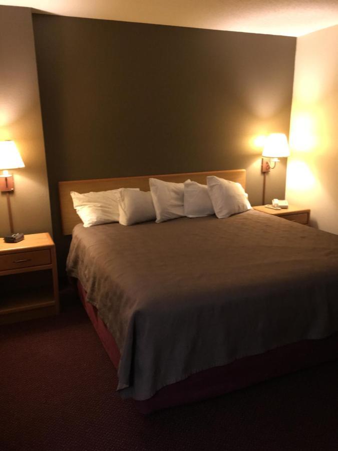 Moose Lake Lodge & Suites Εξωτερικό φωτογραφία