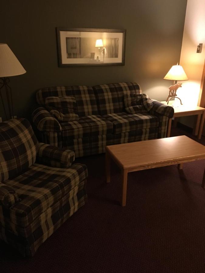 Moose Lake Lodge & Suites Εξωτερικό φωτογραφία