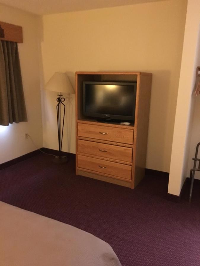 Moose Lake Lodge & Suites Εξωτερικό φωτογραφία