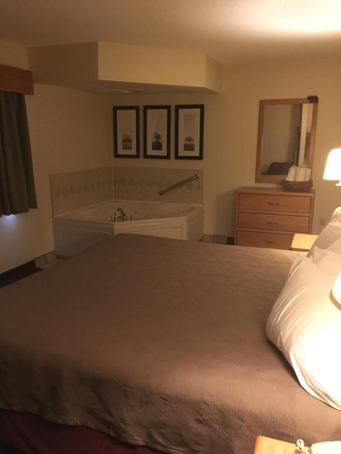 Moose Lake Lodge & Suites Εξωτερικό φωτογραφία