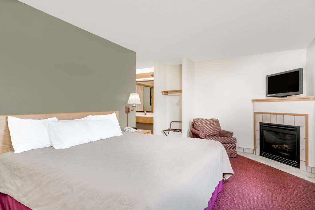 Moose Lake Lodge & Suites Δωμάτιο φωτογραφία
